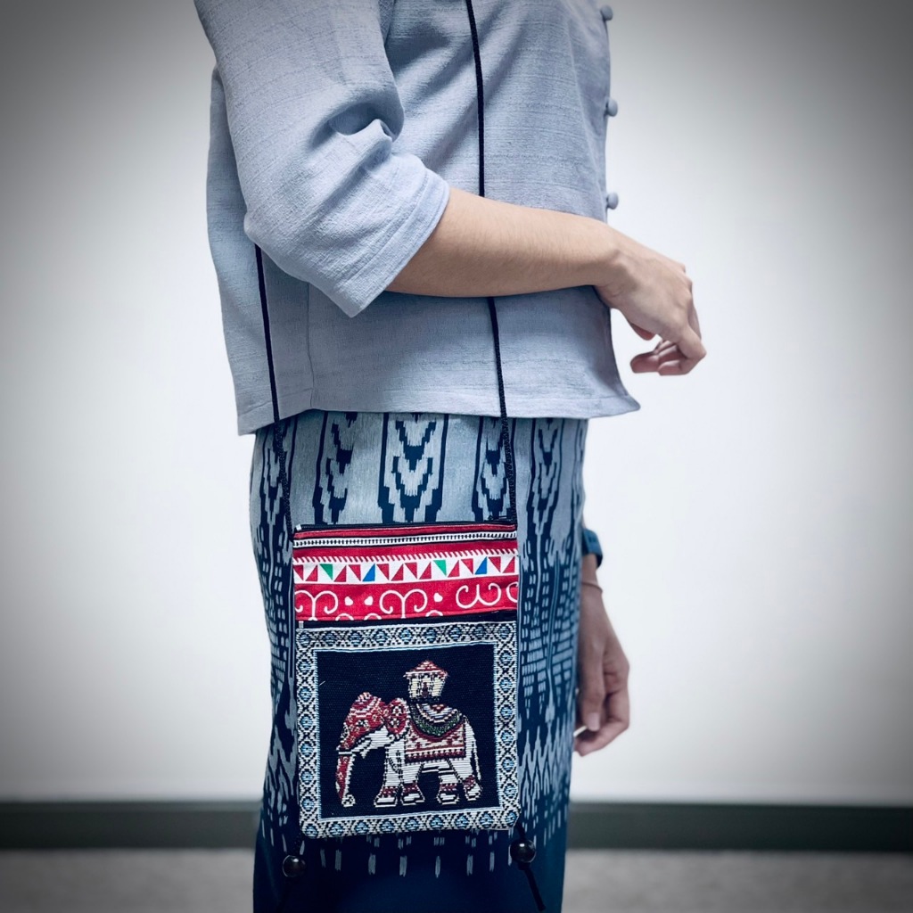 กระเป๋าสะพายข้างใบเล็กคละลาย ของที่ระลึก ของชำร่วย ลายช้าง ลายนก กระเป๋าโทรศัพท์ กระเป๋าใส่เหรียญ