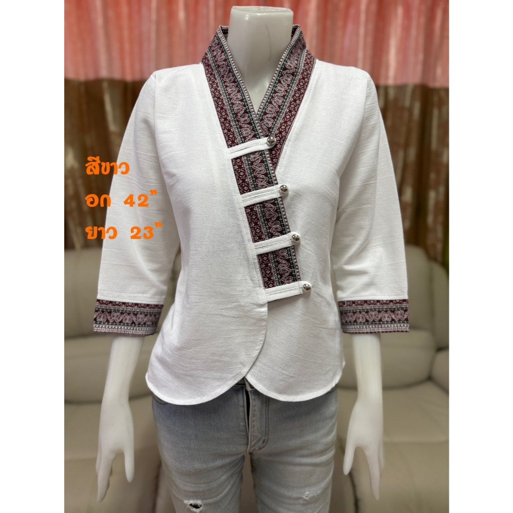 เสื้อผ้าฝ้ายแต่งลายช้างสีขาวพื้นเมือง