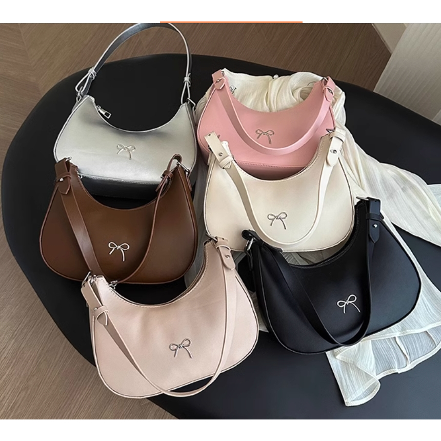 shoulder bag กระเป๋าทรงพระจันทร์เสี้ยวปักโบว์น่ารัก หนังPU พร้อมส่ง