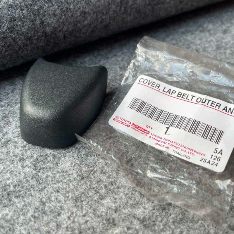 แท้ศูนย์ % ฝาครอบน็อต สีดำ ตัวล็อคสายเข็มขัดนิรภัย Fortuner Vigo 04-14 (IM-73233-60010-C0)