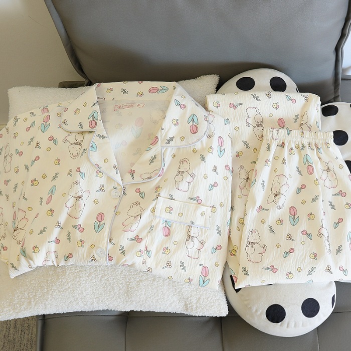 ชุดนอน (พร้อมส่ง) เนื้อผ้าบางเบาใส่สบายไม่ร้อน ผ้านุ่มขนาด Free Size ผ้าไหมญี่ปุ่นยอดฮิต แขนยาว+ขายาว