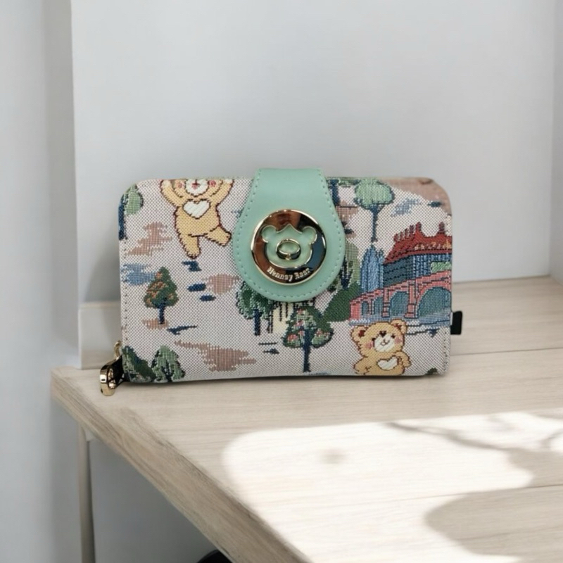 Henneybear HW-111 ลายLondon  กระเป๋าสตางค์ กระเป๋าใส่เงิน กระเป๋าใส่บัตร ใบกลางสีเขียวพาสเทล สีสวย