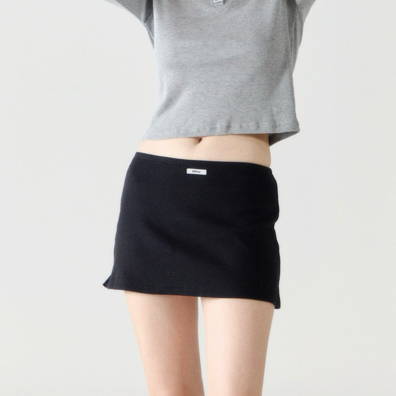MVBKK LABEL MINI SKIRT กระโปรงสั้นผ้าร่อง