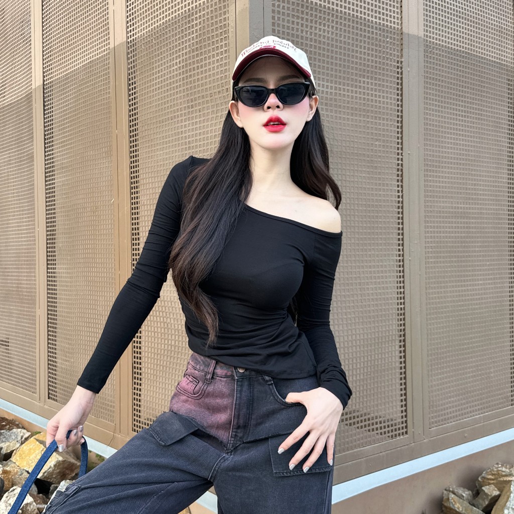 🌈MesubShop🌈เสื้อยืดแขนยาวรัดรูป แต่งจีบย่นข้าง เพิ่มความเพรียว 🌼 ผ้าเรย่อนยืดเยอะ เสื้อปาดไหล่ สายฝอ รุ่น แขนยาวปาดเฉียง