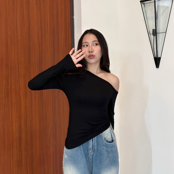 LADIESCLOTHESS #LC354 MARIA TOP เสื้อปาดไหล่ เสื้อแขนยาว เสื้อสีดำ - รูปที่ 2