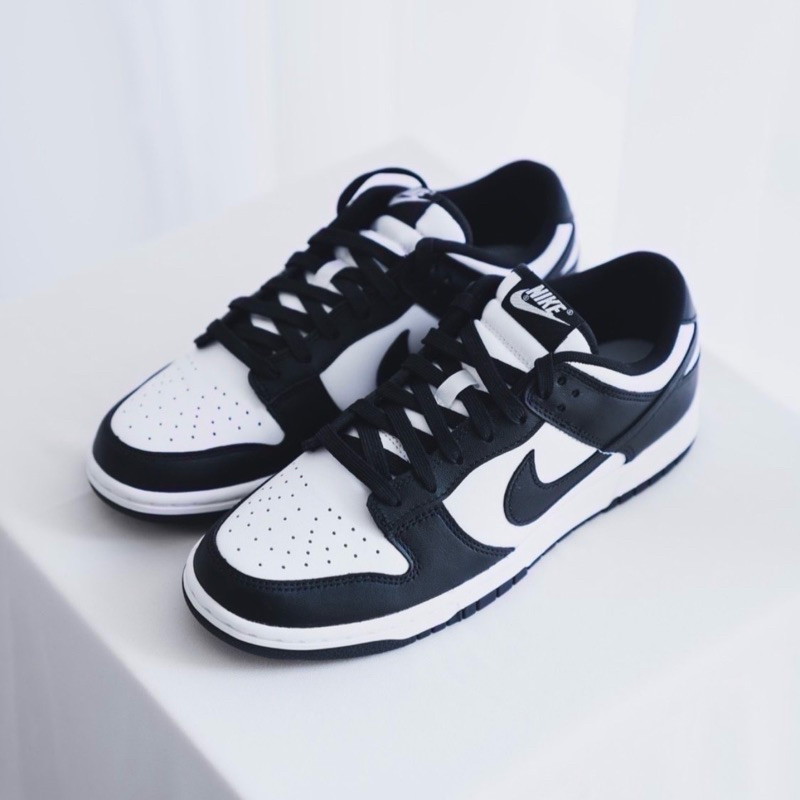 [สินค้าพร้อมส่ง ] Nike Dunk Low Retro “White Black” Panda ของแท้ 100%