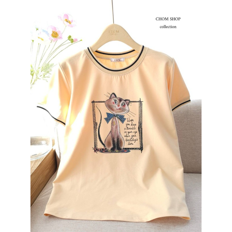 พร้อมส่ง เสื้อยืดแฟชั่น ป้ายChom อก42 ยาว25 ผ้ายืด ผ้าเด้ง คอกลม แขนสั้น งานสกรีน+รีดเพรชลายน่ารักๆ ดีเทลการออกแบบ