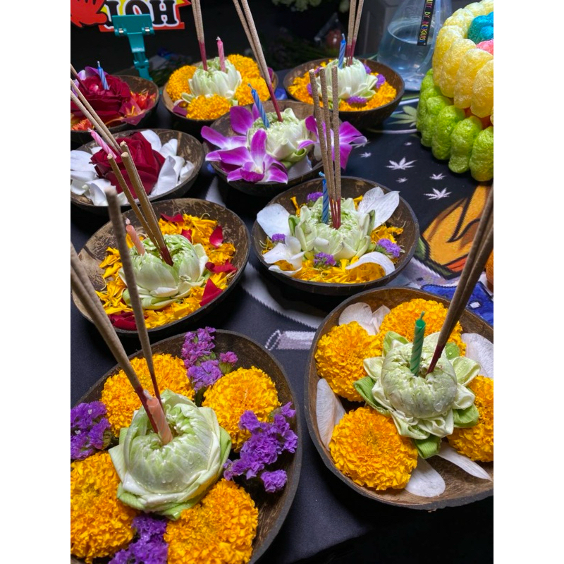 กระทงกะลา  5.5~6นิ้วสูง2นิ้วกระทงกะลาใหญ่เฉพาะกระทงกด 50ใบแถม3