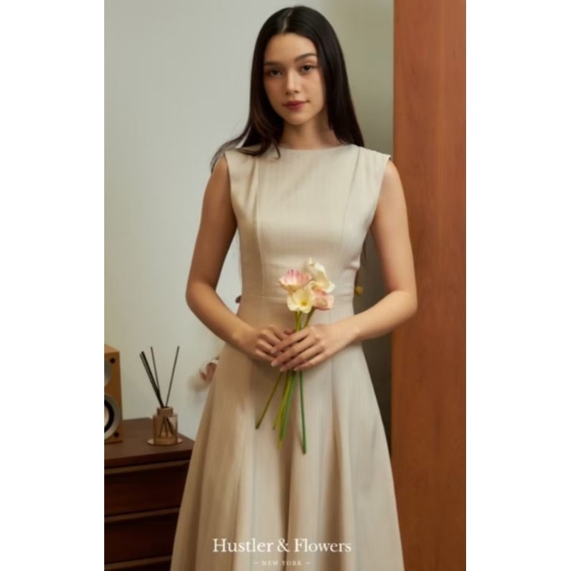 ส่งต่อเดรส Hustler & Flowers รุ่น Gramercy Dress ไซส์ S สี Latte