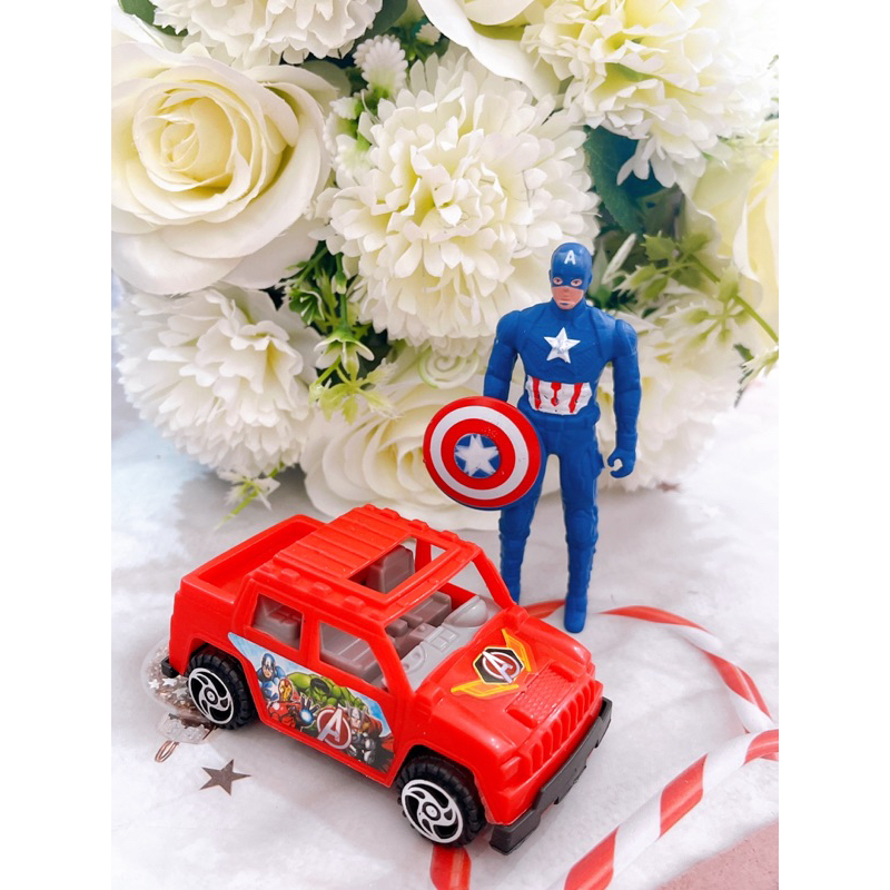 เซ็ตแต่งเค้ก Avengers ประกอบด้วยรถยนต์และโมเดล