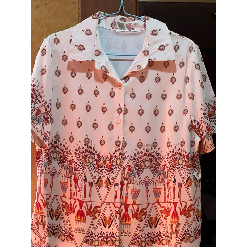 เสื้อจากแบรนด์ Seri Shop เสื้อเชิ้ตสีครีมไซส์ L ขนาดอก 40
