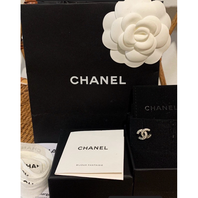 ส่งต่อต่างหู Chanel 1.3 cm 1 ข้างค่ะ