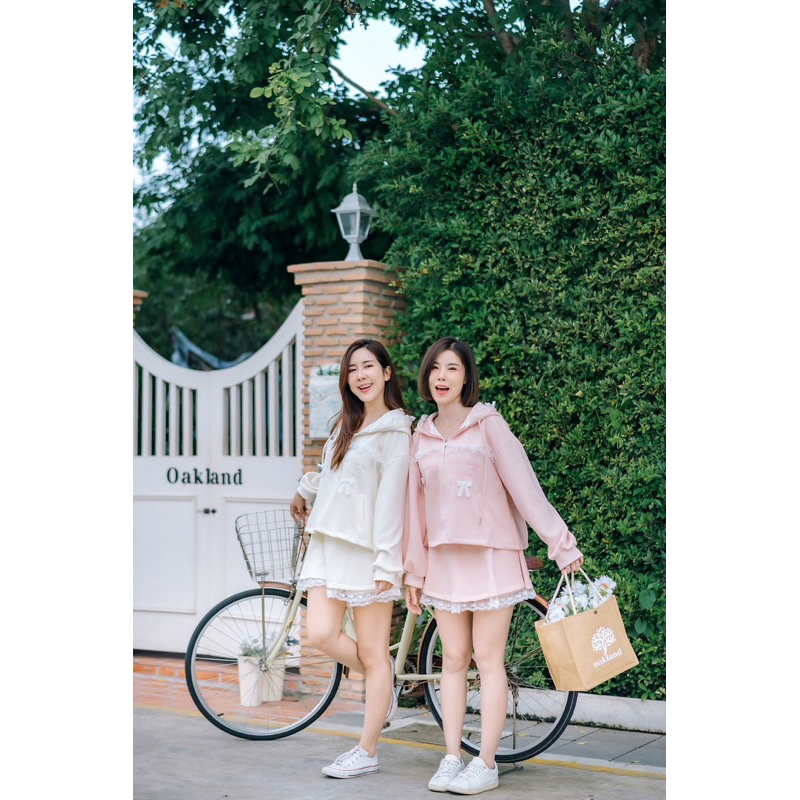 [NITTAYA] D2556 ชุดเซตเสื้อฮู้ดแขนยาวลูกไม้แต่งโบว์กระโปรงดีเทลแต่งชายลูกไม้ ทรงสวยสไตล์เกาหลีเกาใจ ใส่ไปคาเฟ่ Everyday
