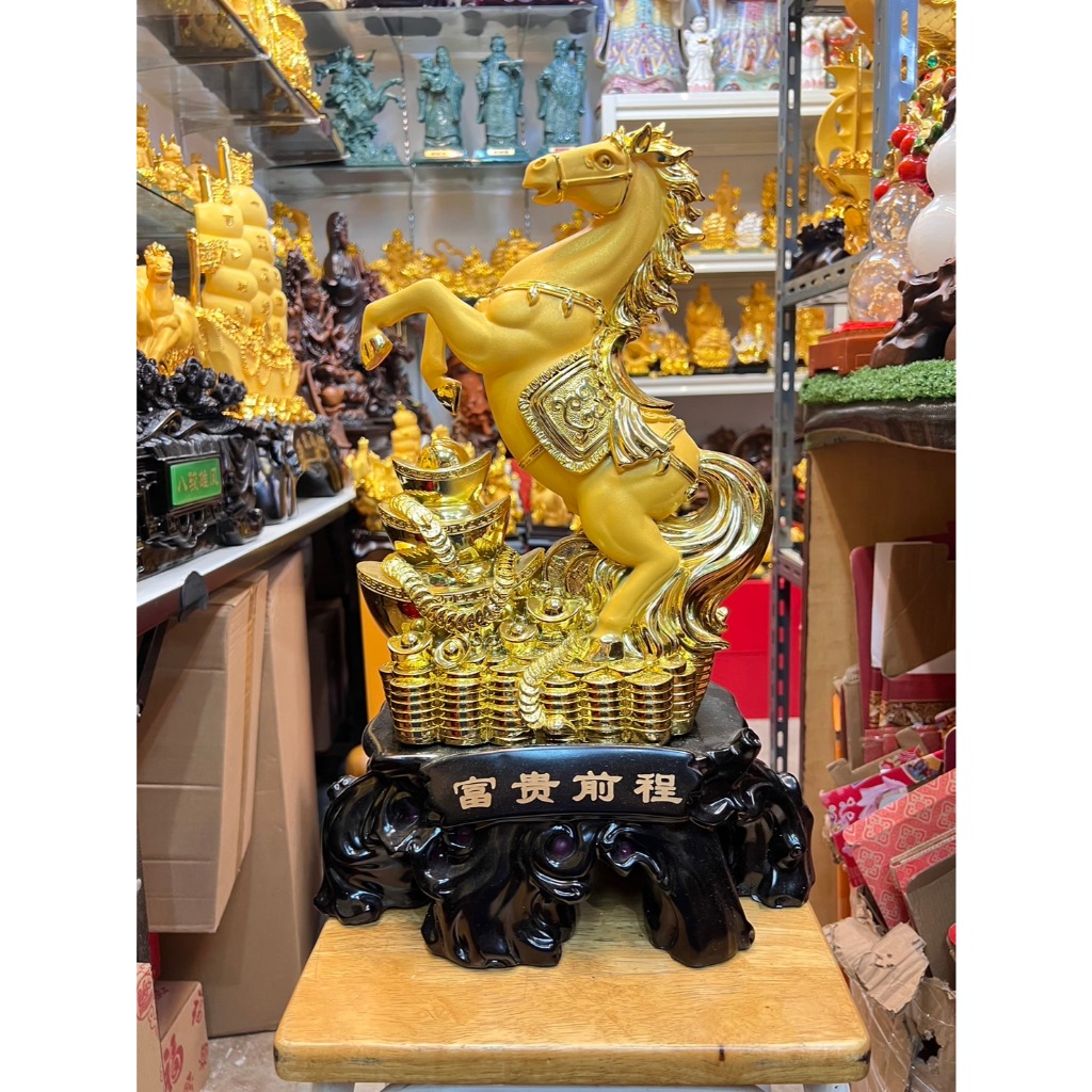 ม้าจีน ม้า ม้ามงคล ม้ายกขา เหยียบก้อนทอง  งานเรซิ่นพ่นทรายทอง สูง 18 นิ้ว เสริมฮวงจุ้ย เสริมดวง