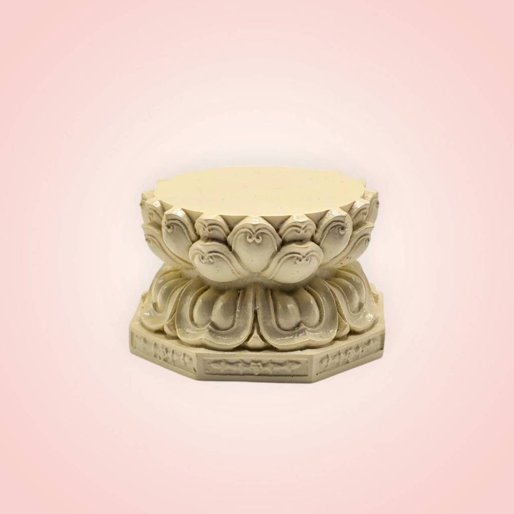 ฐานรองพระ ฐานพระ ฐานวางพระดอกบัวเรซิ่น สีงาช้าง ขนาด 6x6 ซม. ฐานสูง 4.5 ซม. [ฐานดอกบัว/สีงาช้าง]