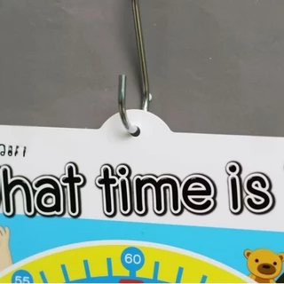 นาฬิกาสอนเวลา What time is it? #ET-610 ขนาดใหญ่ (35×45.4 ซม.) แผ่นพลาสติกพีพี หนา 500 ไมครอน ราคาต่อ 1 แผ่น (คละสี)