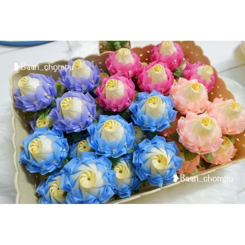 เหรียญโปรยทานดอกบัวปทุมมา (ติดใบพร้อมเหรียญ)