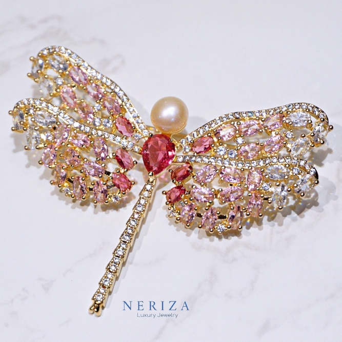 Neriza Jewelry เข็มกลัดผีเสื้อเพชรเกรดพรีเมี่ยม ประกายไฟเทียบเท่าเพชรแท้ จัดส่งพร้อมกล่อง รหัสNP004