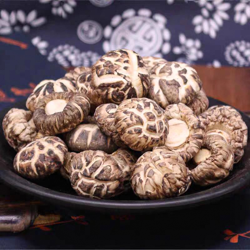 เห็ดหอมหนา ดอกกลาง เกรดAAA3 น้ำหนัก 500g เนื้อเห็ดมีความนุ่ม อวบอ้วน และหนา