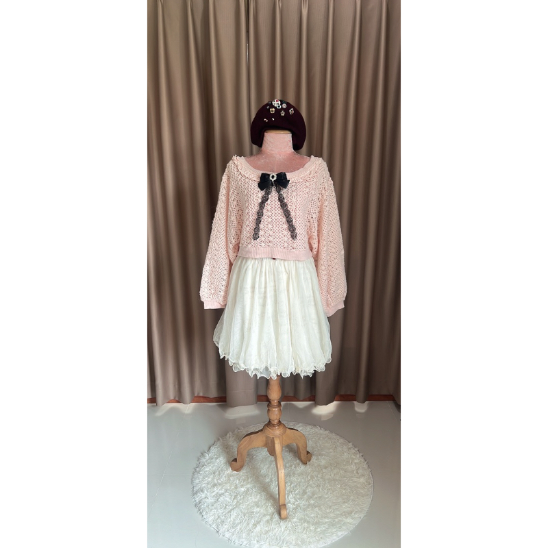 เสื้อสเวสเตอร์ แบรนด์ Lizlisa + กระโปรงแบรนด์ Lizlisa ไม่รวมโบ สวยมากๆค่ะสายแบ๊วควรมีไว้ครอบครอง😘💕แบ