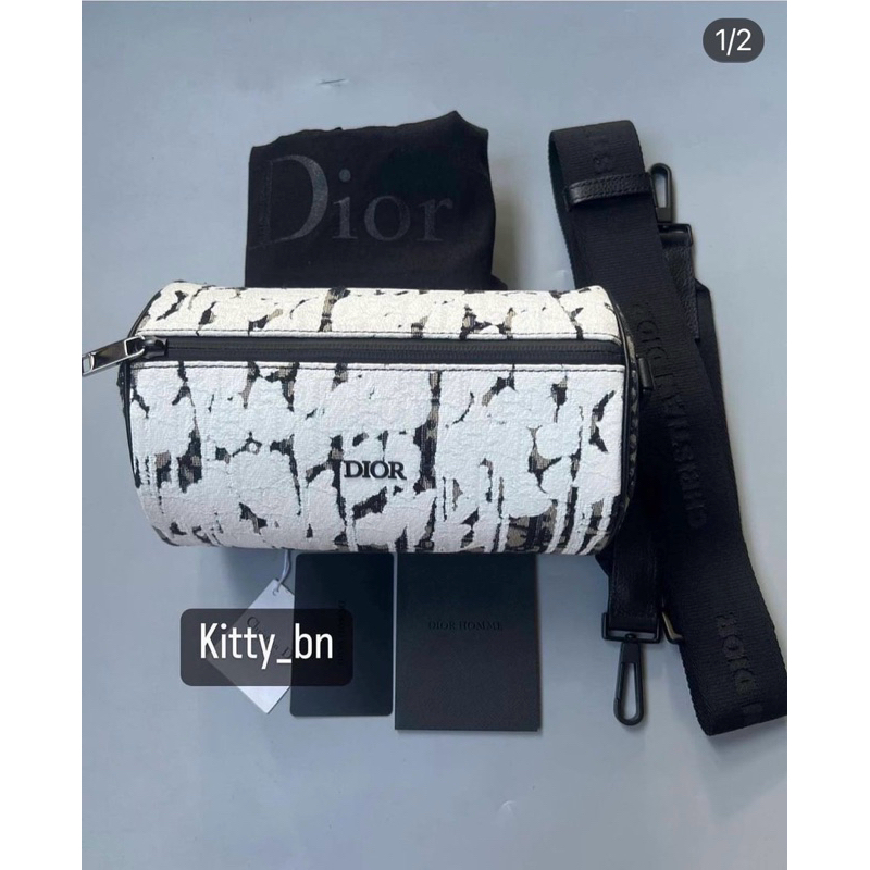 Dior x Raymond Pettibon Roller Messenger Bag 5H 8W 5D ปี 2019 สภาพใหม่มากๆๆ อุปกรณ์มีถุงผ้า การ์ด ตา