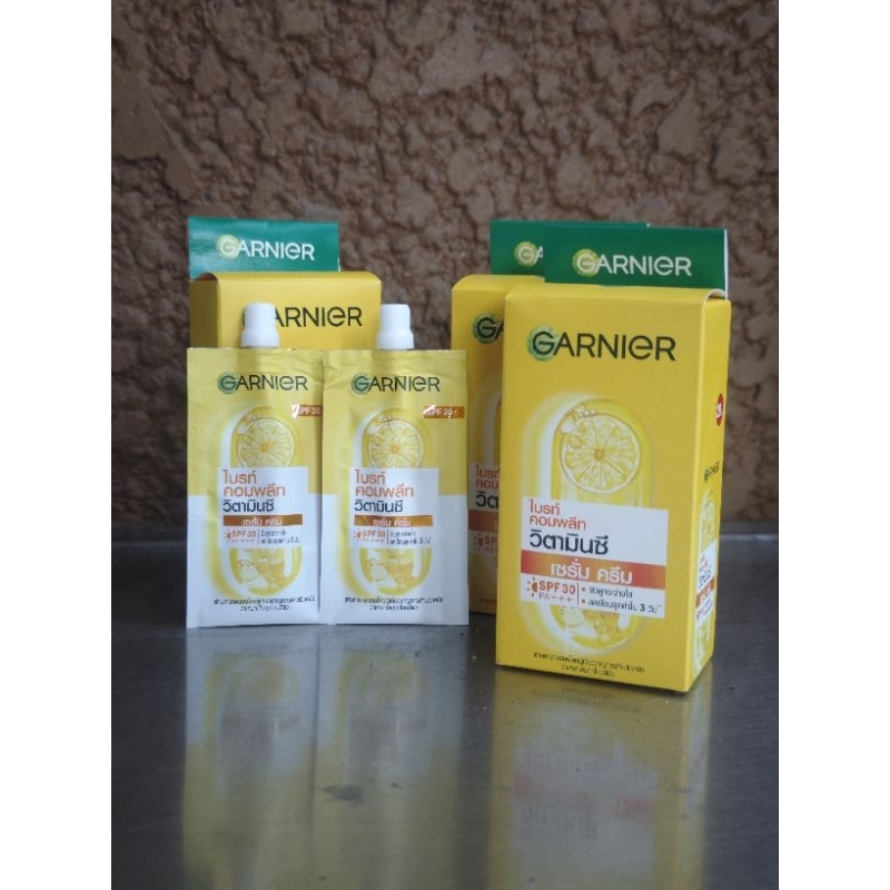 ***โฉมใหม่ล่าสุด*** Garnier กานิเย่ ชนิดซอง สีเหลือง ไบรท์ คอมพลีท วิตามินซี SPF30 PA+++ ขนาด 7 มล. (1กล่อง 6 ซอง)