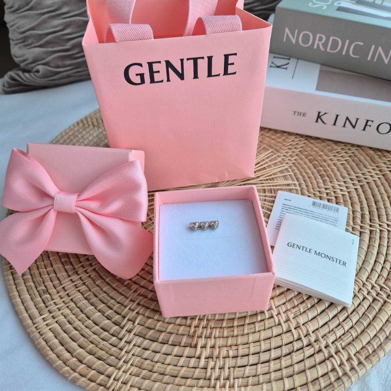 พร้อมส่ง [ใช้โค้ด30%ลด฿1,000] ของแท้💯‼️ Gentle Monster Jentle Salon’s unique charm 📌ซื้อ Charm 2 อัน