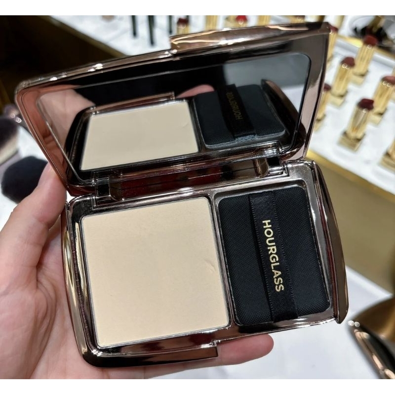 HourGlass Vanish Airbrush Pressed Powder แป้งอัดแข็งใหม่ล่าสุดมอบฟินิชชิ่งผิวอย่างเป็นธรรมชาติ ให้ความเรียบเนียน