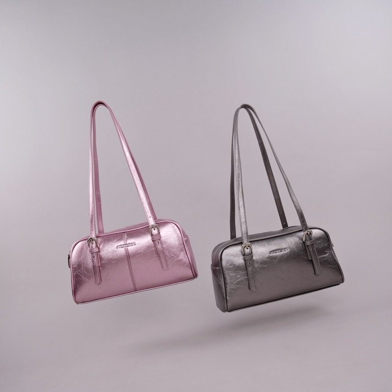 (ใส่โค้ด:20XTR25ลด200.-) Holidate Bag Metallic Collection กระเป๋าสะพายทรงหมอน สา