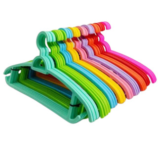 🚩ถูกสุด ไม้แขวนเสื้อพลาสติก แพ็คละ5ชิ้น คุณภาพดี สีสวย ทรงสว…