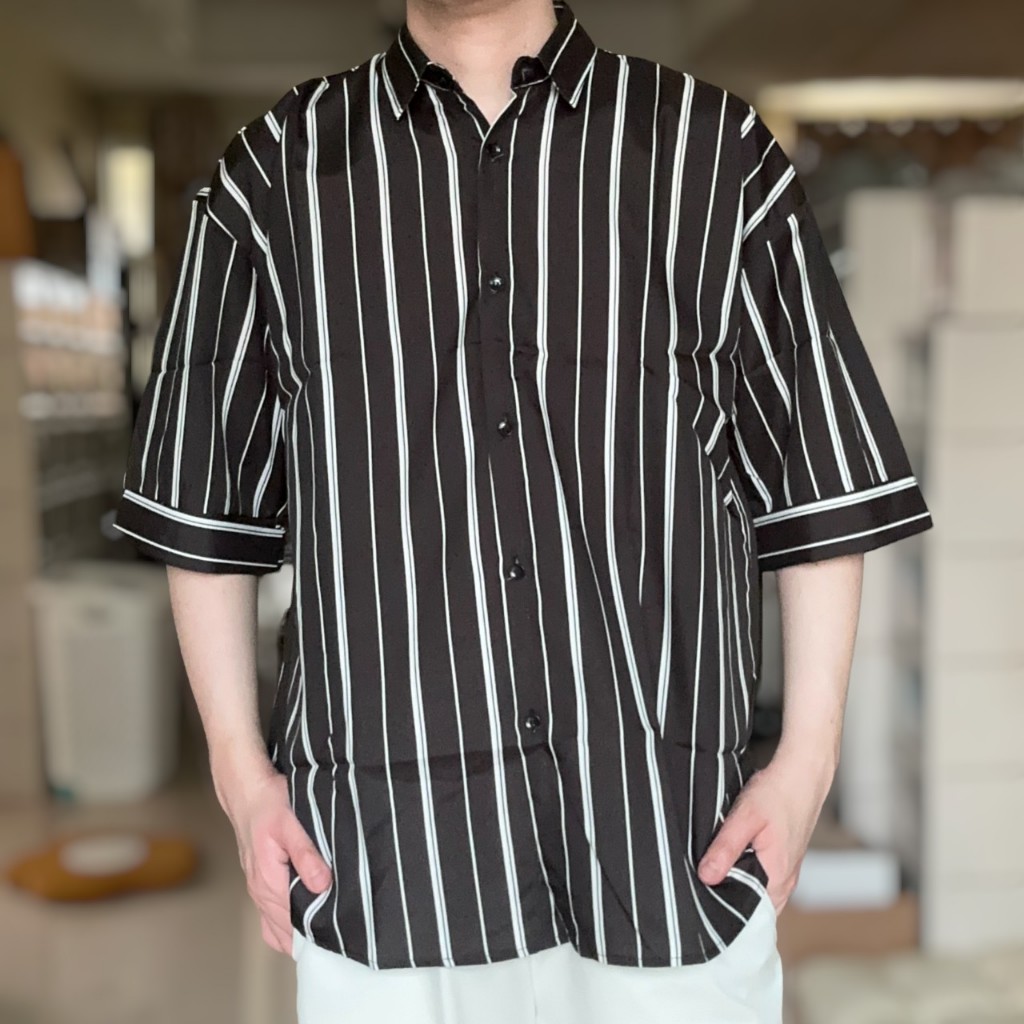 GIANTSHOP เสื้อลายแนวตั้ง เสื้อเชิ้ตผู้ชายแขนสั้น 2 สี
