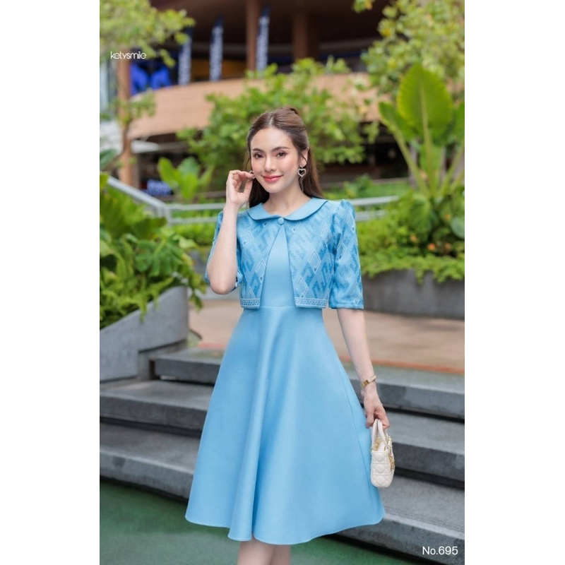 ชุดเดรสผ้าทอลาย แต่งกั๊กลายขอพระราชทาน คอบัว แขนศอก.N695(อก32-40)