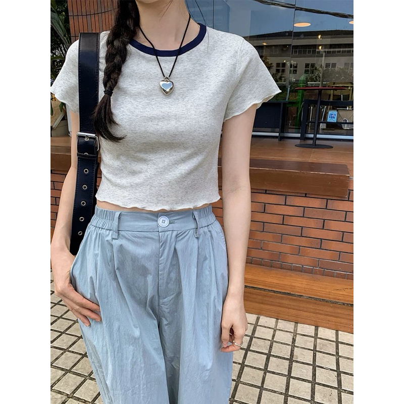 [พร้อมส่ง] เสื้อครอปสีพื้นแต่งขอบเทา 2สี มินิมอล เกาหลี