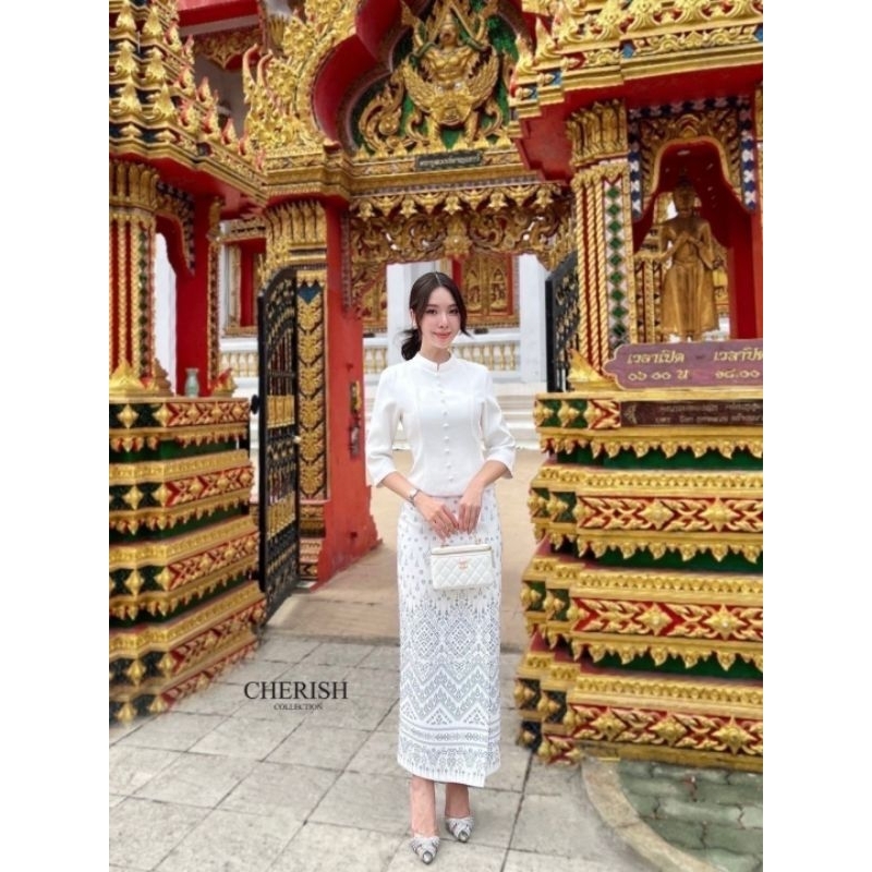 French Korea ชุดไทยสีขาวใส่ไปทำบุญ Cherish ชุดSetไทย เสื้อคอกลมกระดุมหน้า+ผ้าถุงลายไทย+เข็มขัด