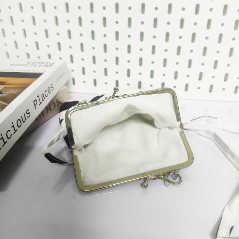 Lucky 24 - กระเป๋าสะพาย กระเป๋าใส่โทรศัพท์ ลายน้องวัว ขนาด12 .5x19cm. - รูปที่ 3