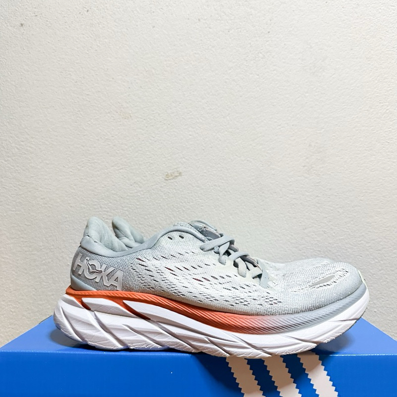 Hoka clifton 8 36/22 มือสอง