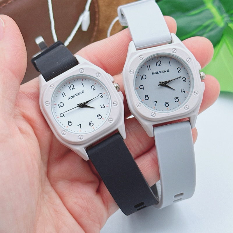 นาฬิกาข้อมือ สายยางเรซิน เลขครบหน้าปัดเหลี่ยม ขนาด 30 มม