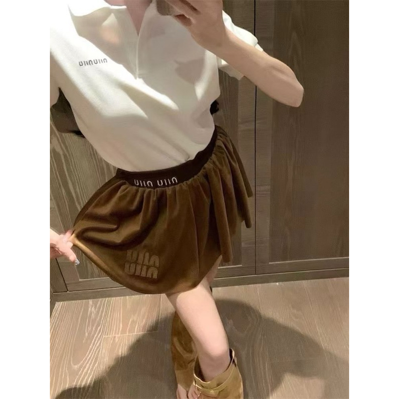 MIU MIU Sk สายแฟร์ ถูกใจ มาตามคำเรียกร้อง ทรงเอมีซับใน ปักโลโก้ เนื้อผ้าดี แมตช์ได้กับทุกลุค