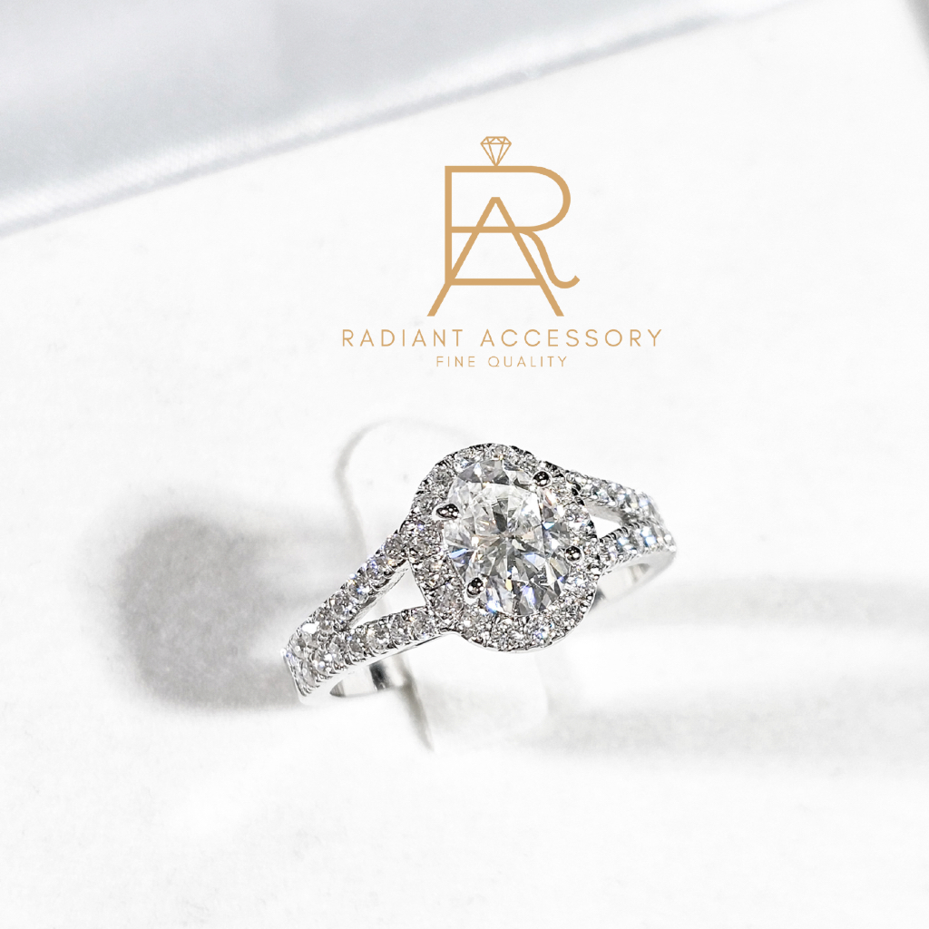 แหวนเงินแท้ ฝังเพชร Moissanite Oval cut 1.5 กะรัต ฝังบ่างข้างก้านคู่ ชุบทองคำขาว