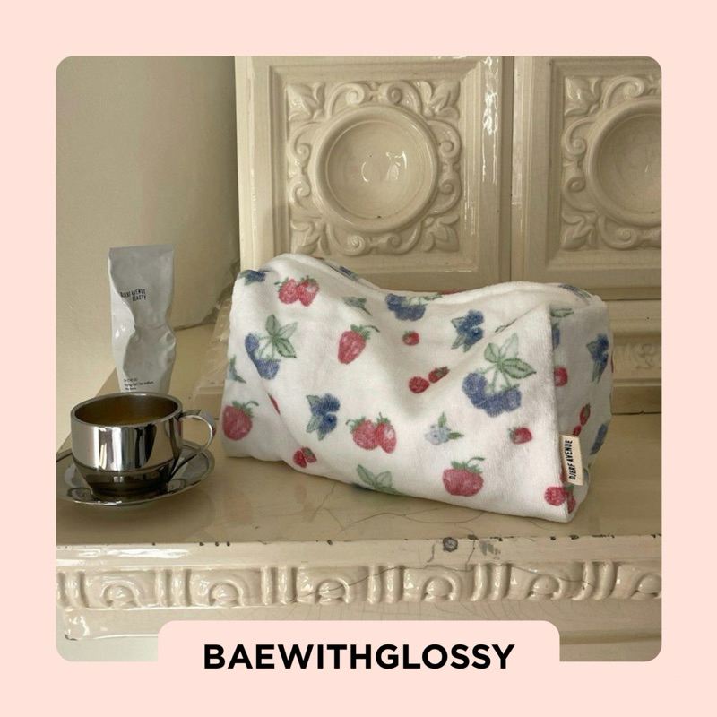 BAEWITHGLOSSY | Djerf Avenue — Terry Beauty Bag (พร้อมส่ง)