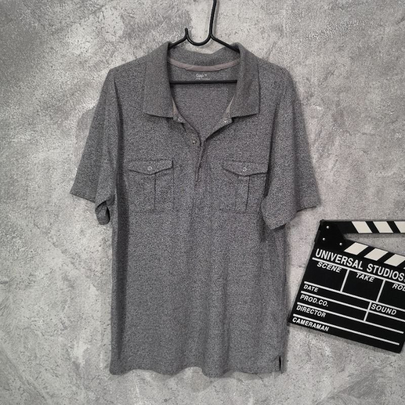 ผ้ามือสอง เสื้อยืดแขนสั้นคอปก GAP