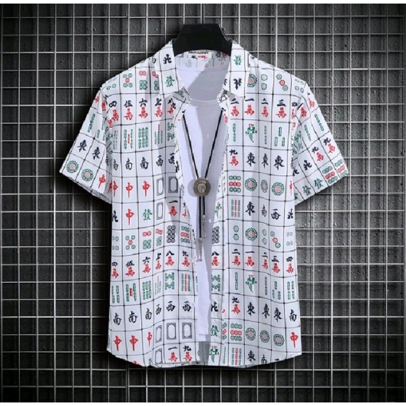 เสื้อเชิ้ตสีขาว ลายไพ่ คอปก แขนสั้น