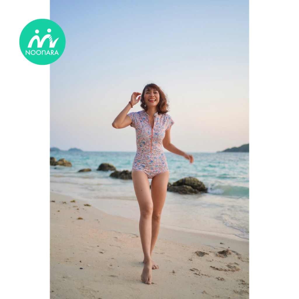 ชุดว่ายน้ำ วันพีช แขนสั้น - NOOnara One Piece Rashguard สี Daisy Calling มีซับใน ฟองน้ำ กัน uv ว่ายน้ำ/ชุดดำน้ำ/วิ่ง