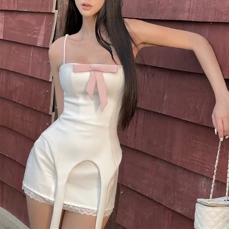 เซ็ตเสื้อกระโปรงสั้นสีขาว