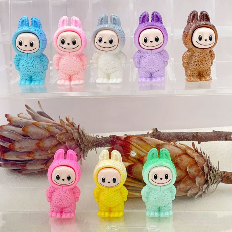 โมเดลจิ๋ว ลาบูบู้ ท่ายืน เคลือบเงา 8 ชิ้น/แพค (ครบเซ็ต ไม่ซ้ำ)