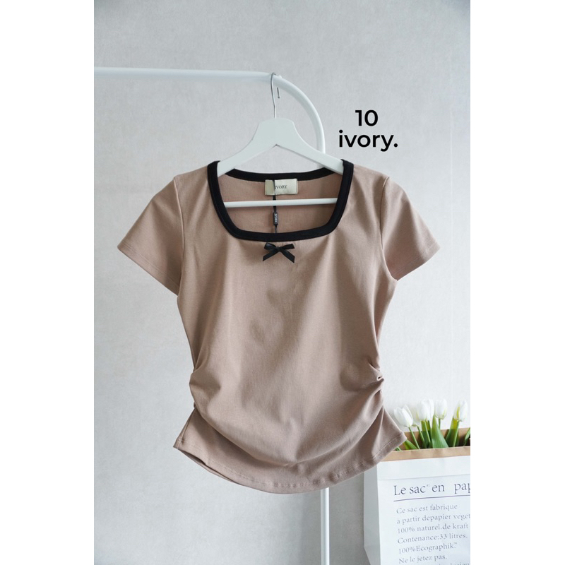 10-VIORY เสื้อยืดยูนิโคล่ คอเหลียม แต่งลูกไม้ สวยตะโกน ดีเทลหยุมข้าง