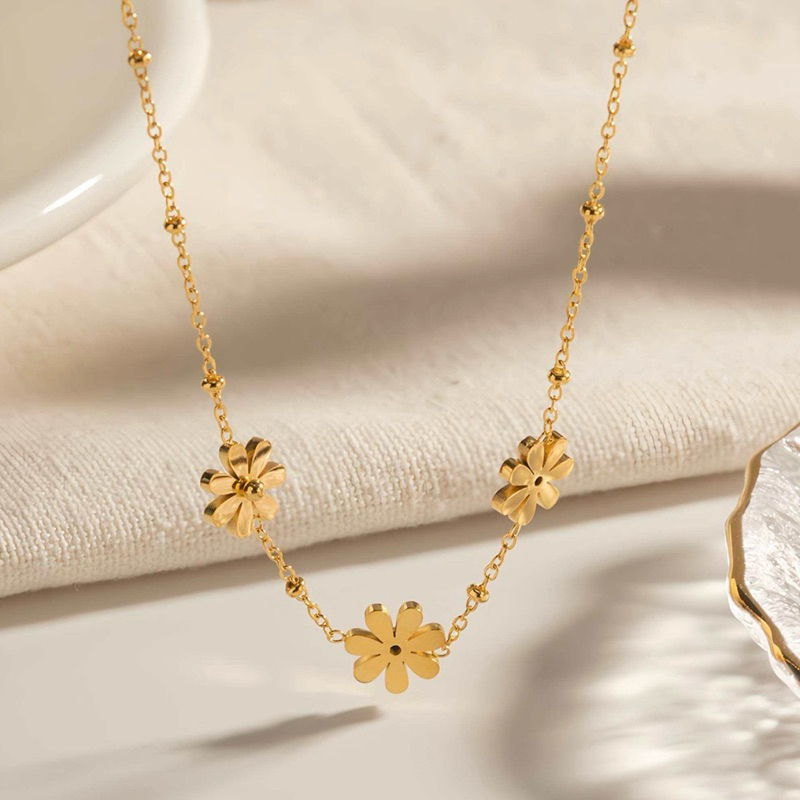 MERAKI. Daisy Necklace (stainless steel)