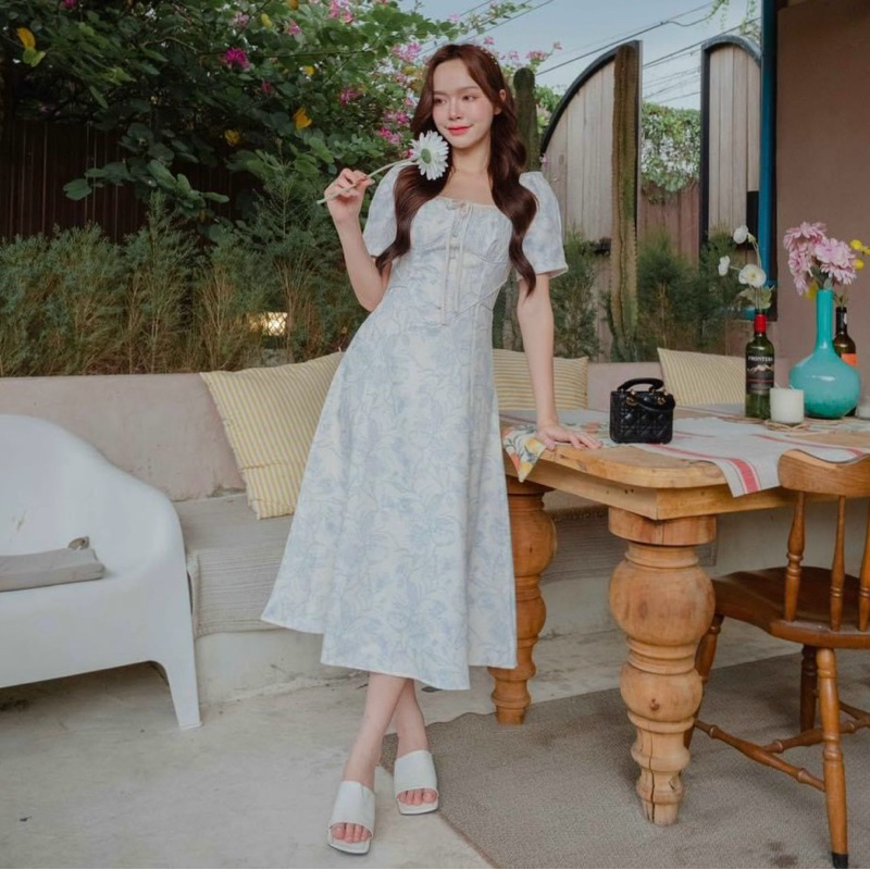 ส่งต่อ Forget me not Dress🔹On.december25 เดรสยาวสีขาวครีมพิมพ์ลายดอกไม้สีฟ้า สไตล์ลูกคุณดูสวยแพง Siz