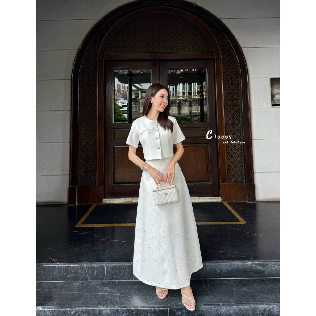 "เช็คสต็อคสินค้าก่อนสั่งซื้อค่ะ กดสั่งซื้อแล้วกรุณาอย่ายกเลิกน๊า" PIRADA เซตเสื้อ+กระโปรงยาว เสื้อคอกลม กระดุมเพชร