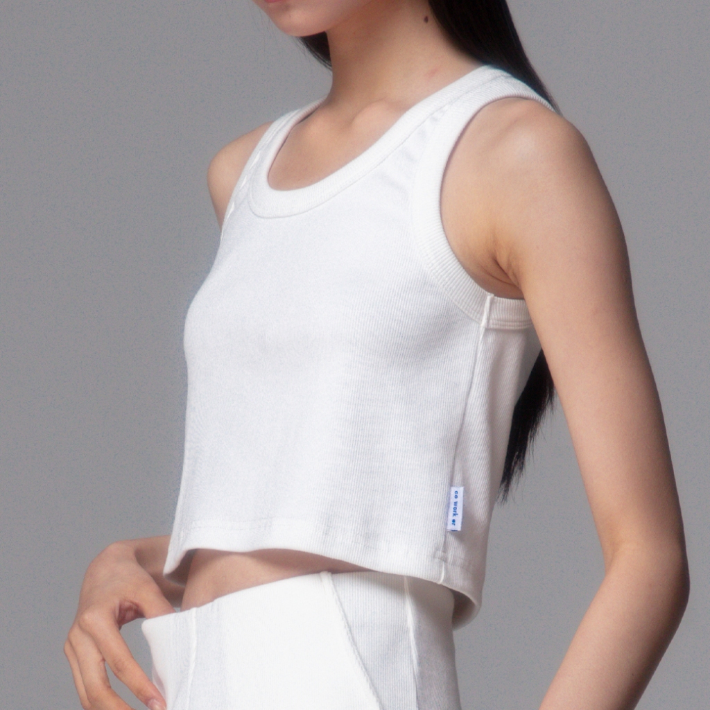 COWORKER - sleeveless round neck crop top เสื้อครอปแขนกุด